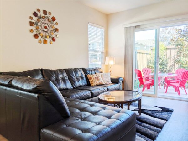 06810ae9-f908-13b0-6386-f65ac624652b Home 2 Living Room