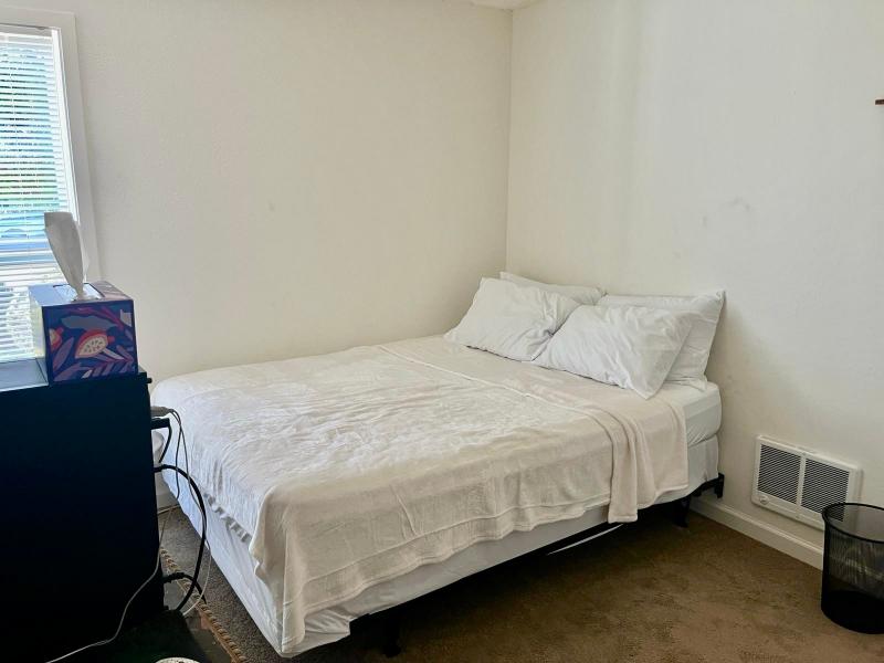 Home 1 Bedroom Before