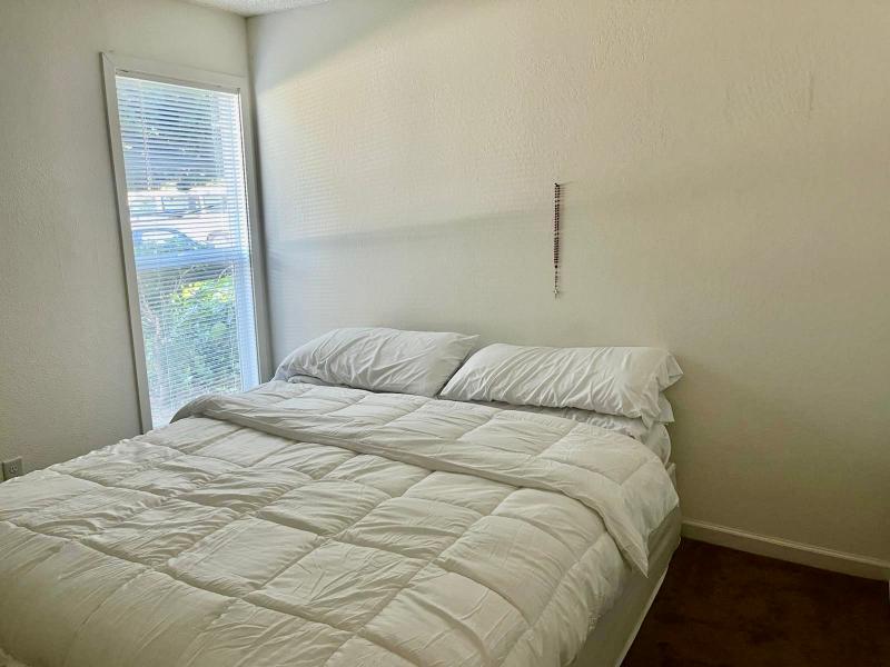 Home 1 Bedroom Before