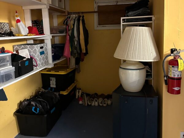 d2e01062-4774-2fb8-3c0c-c00bb23a681c Home Away clothing storage