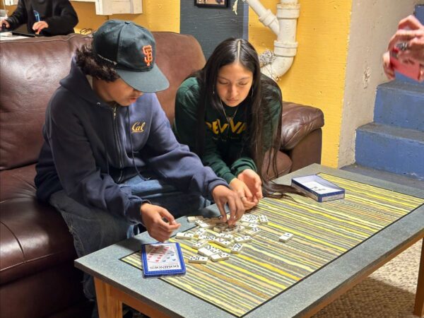 f0ab34e7-6f65-004f-ffe1-534fe861be64 Home Away kids playing games