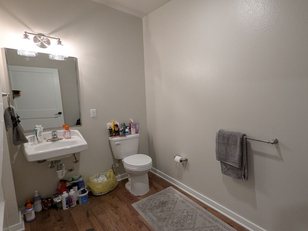 Sponsored Sonoma Welcoming - Bathroom Before