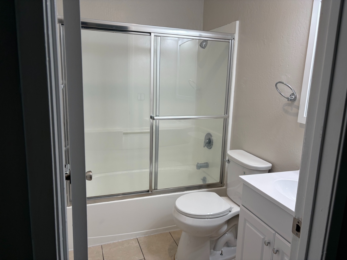 Home 2 Bathroom Before